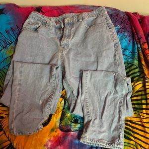 Super cute high waisted mom jeans! Size is a L